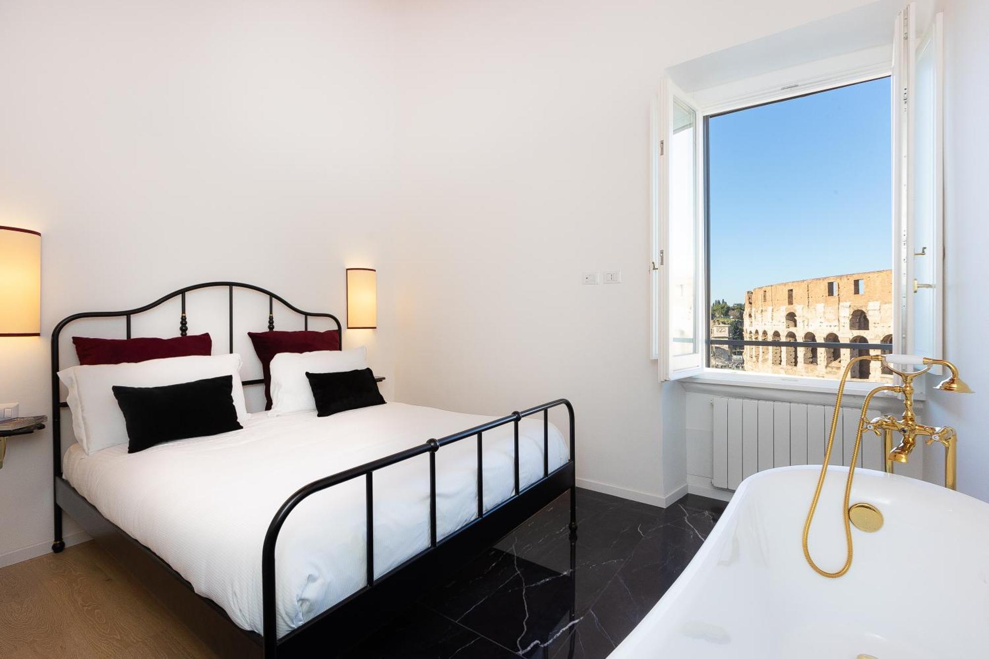Colosseo View Atmosphere By In Apartment
